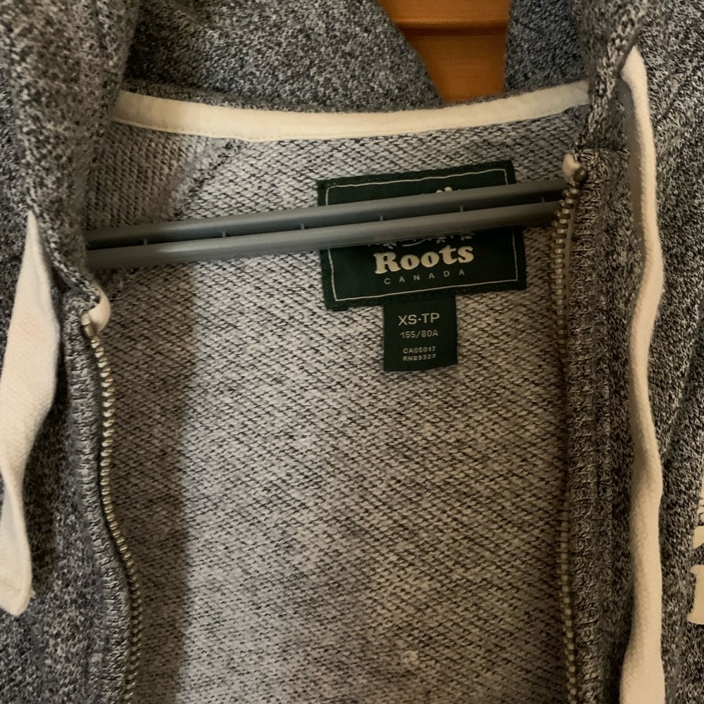 Roots zip up sweater